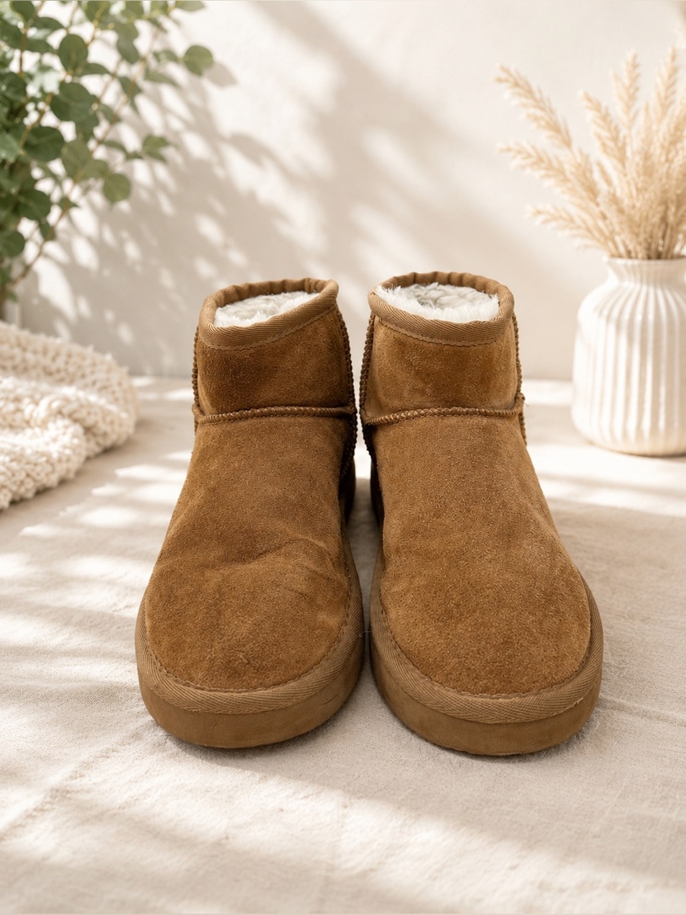 Women's Chestnut Classic Ultra Mini Suede /  Shearling-Lined Ankle Boots Sz 6